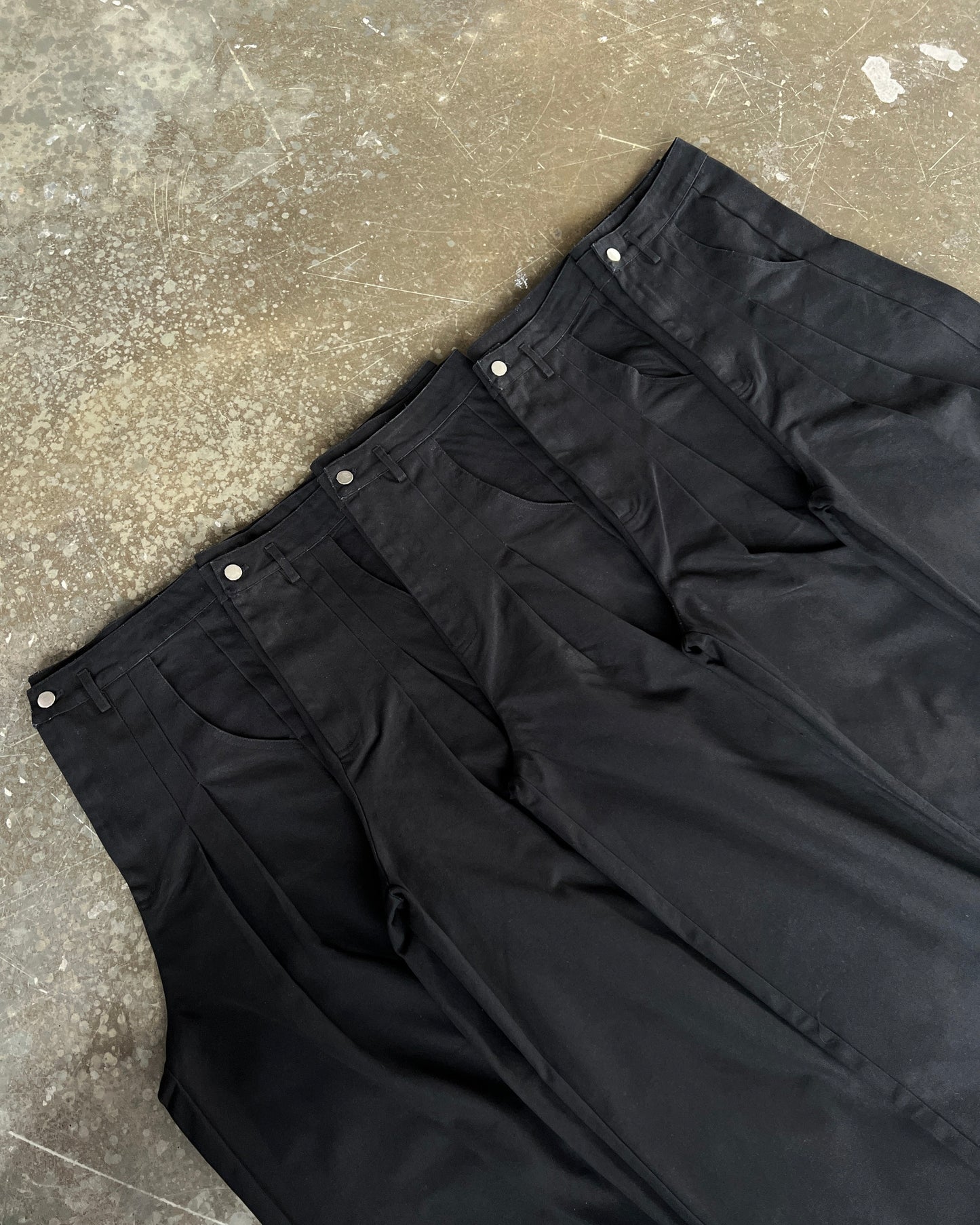 CONSTRUCTION PLEATED PANTS